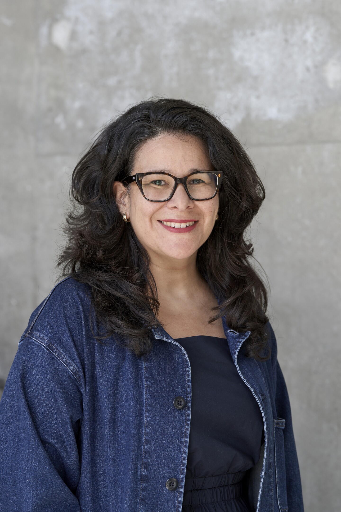 Portrait Yasmil Raymond documenta 2024, Foto Nicolas Wefers