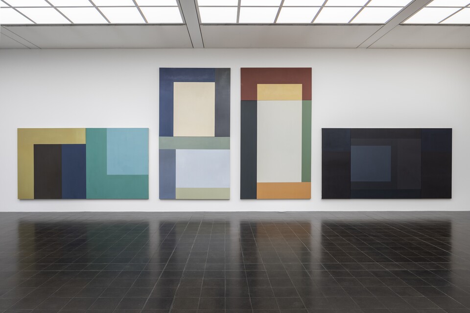 David Novros (*1941), Four Seasons, 1974 Öl auf Leinwand, 4-teiliges Gemälde, je 174 x 351 cm, Hamburger Kunsthalle, Schenkung Sammlung Lafrenz © David Novros / VG Bild-Kunst, Bonn 2025, © Hamburger Kunsthalle Foto: Fred Dott