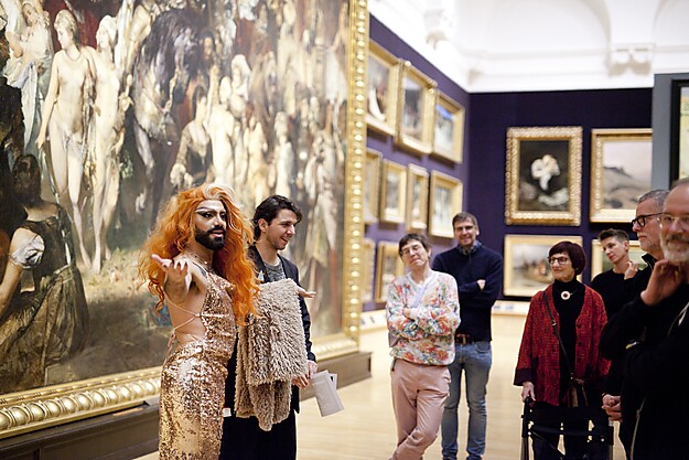 Dragführung mit Lady Sasha, Hamburger Kunsthalle, Foto: Vera Drebusch Dragführung mit Lady Sasha, Hamburger Kunsthalle, Foto: Vera Drebusch