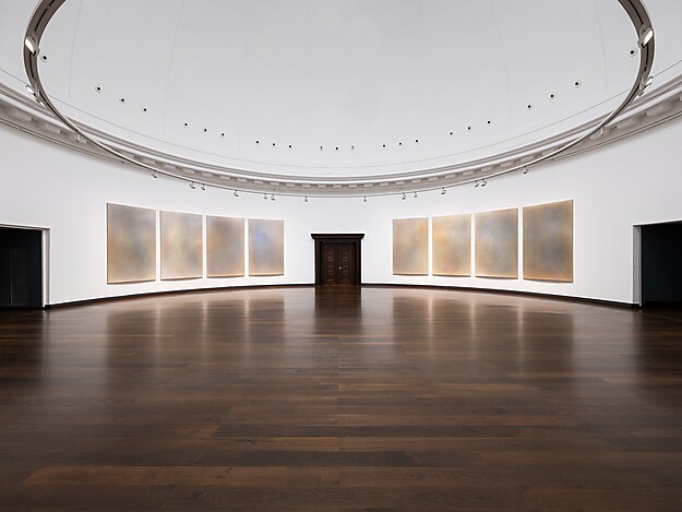 Installationsansicht  ABBILD 2002–2005, Komposition, Sätze I, II, III, IV – jeweils mit 4  Gemälden 1 bis 16, 2002–2005 (Ausschnitt: Sätze IV und I) von Hanns Kunitzberger (*1955) © Hanns Kunitzberger © Hamburger Kunsthalle,  Foto: Fred Dott